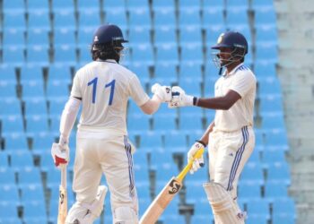 India A 412 runs against austreliya