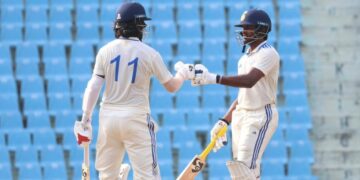 India A 412 runs against austreliya