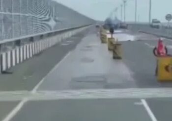 atal setu potholes