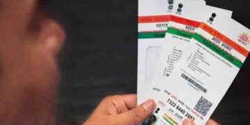 धोखाधड़ी से बचना है, तो जान लें आपके Aadhaar से कौन-सा नंबर जुड़ा है!