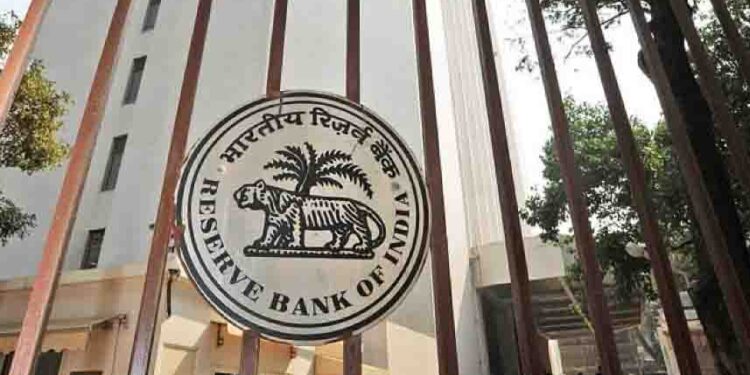 अब बैंक अपने आप लॉक कर देगा आपका फोन, RBI की बड़ी तैयारी!