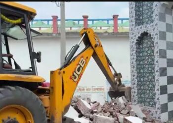 Bulldozers mosque
