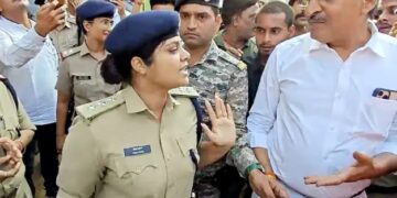 पुलिस अधिकारी हिना खान