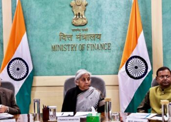 Finance Minister holds discussion