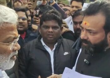 BJP MLA Brajbhushan clashed with Minister Swatantra Dev.