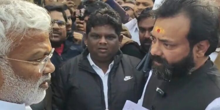 BJP MLA Brajbhushan clashed with Minister Swatantra Dev.